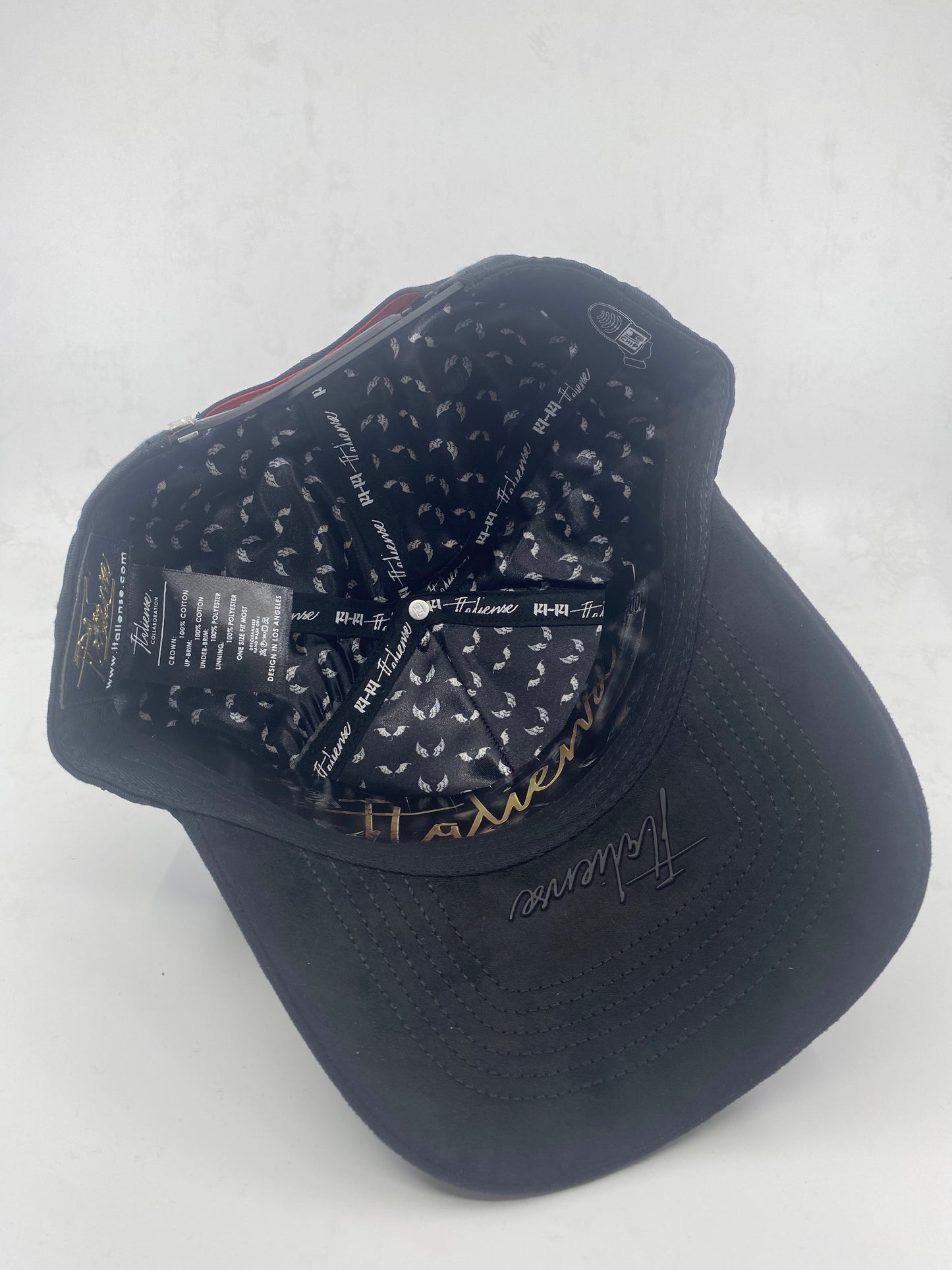 “Dios hable y hablé y el Diablo anda”