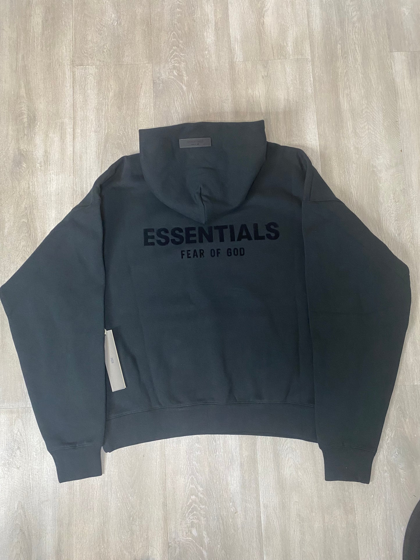 Essentials “Black”