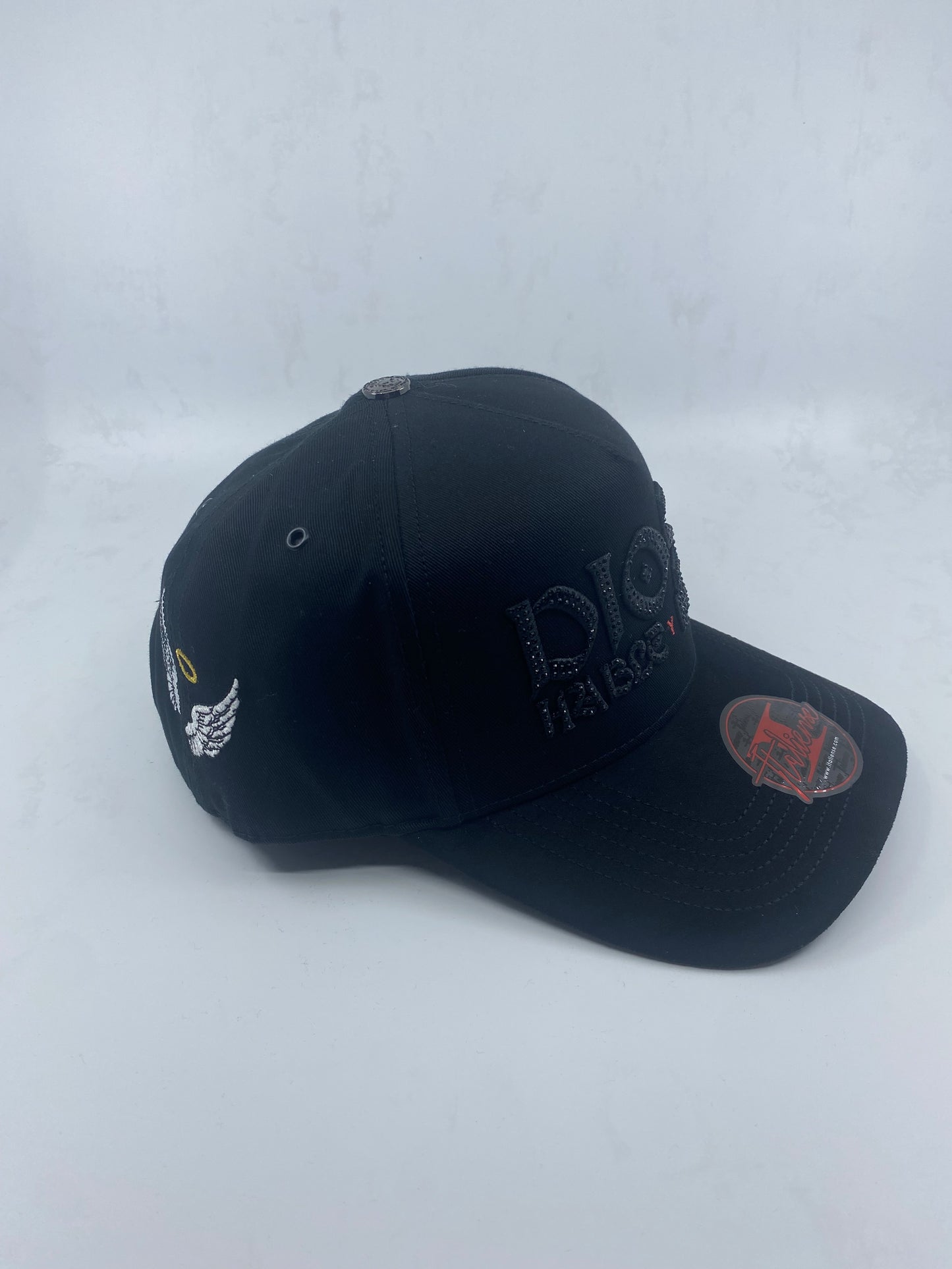 “Dios hable y hablé y el Diablo anda”